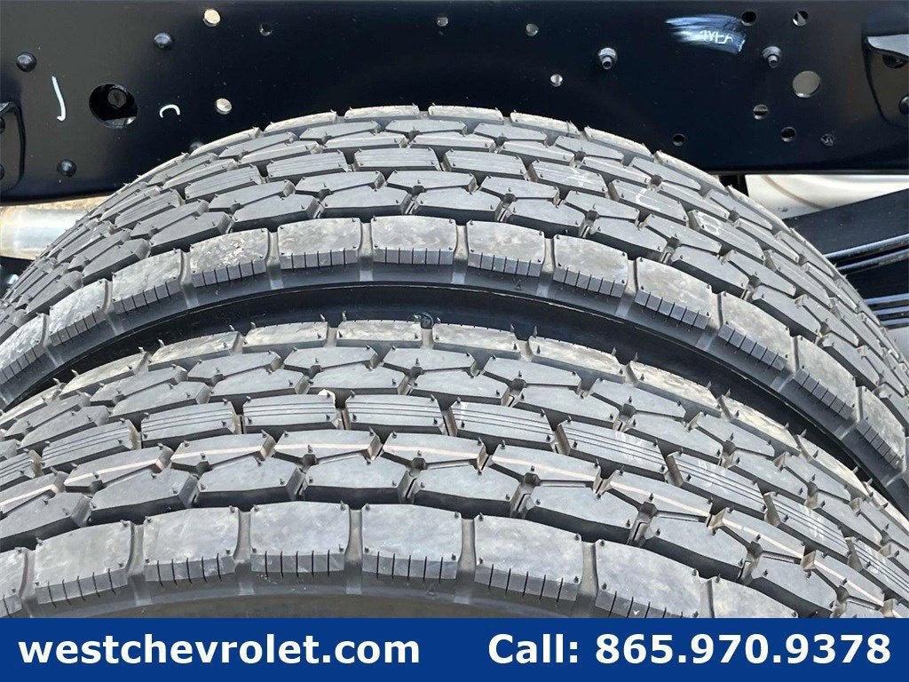 2025 Chevrolet Low Cab Forward 4500 Base