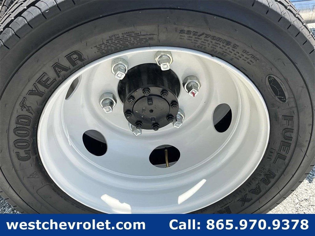 2025 Chevrolet Low Cab Forward 4500 1WT