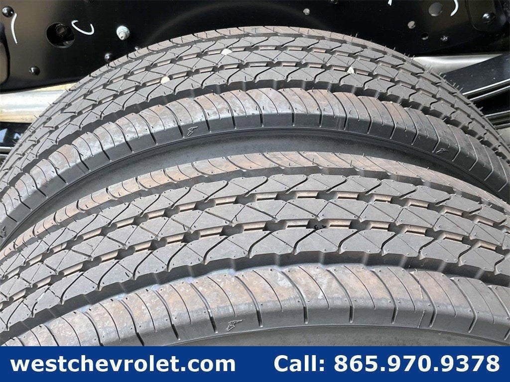 2025 Chevrolet Low Cab Forward 4500 1WT