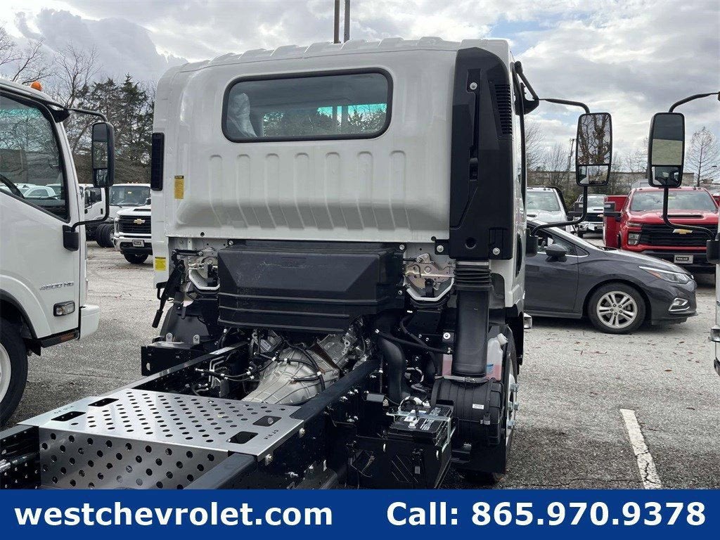2025 Chevrolet Low Cab Forward 4500 Base