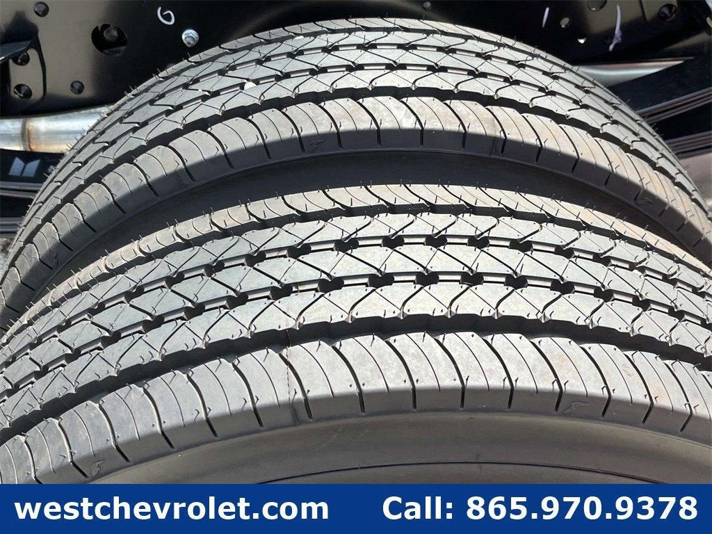 2025 Chevrolet Low Cab Forward 4500 1WT