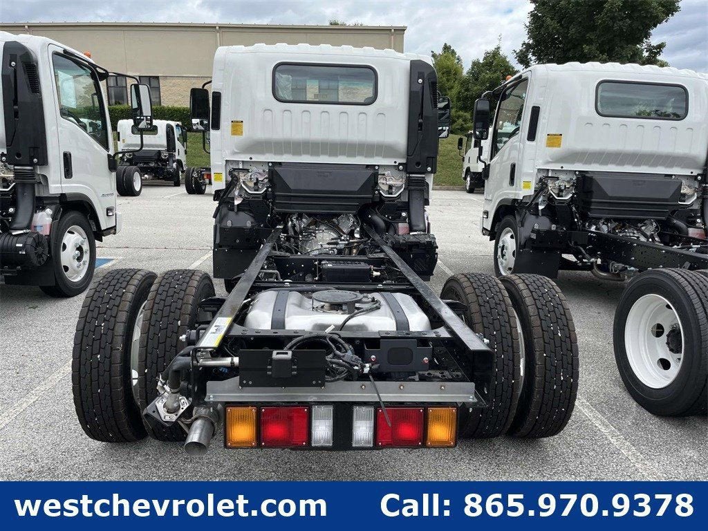 2025 Chevrolet Low Cab Forward 4500 Base