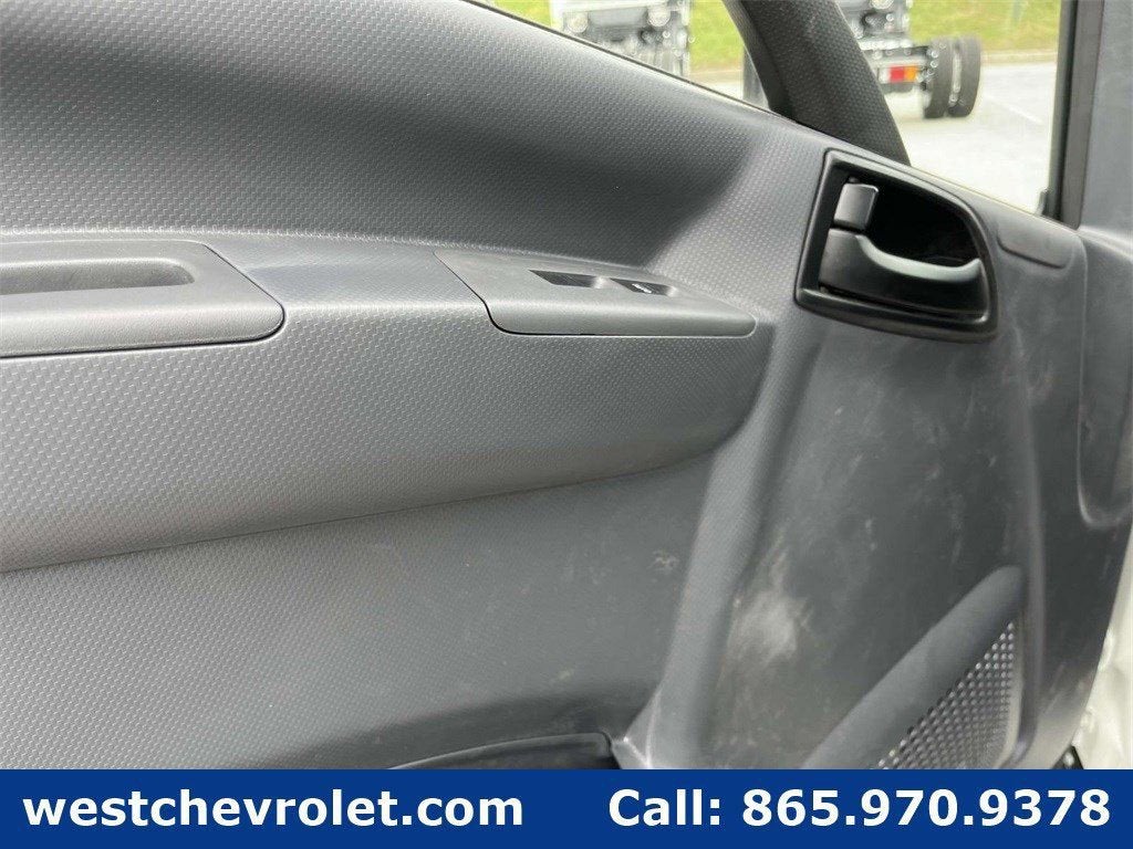 2025 Chevrolet Low Cab Forward 4500 Base