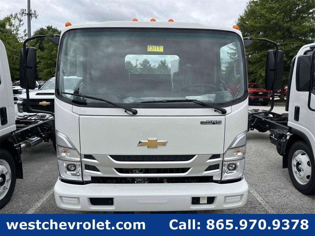 2025 Chevrolet Low Cab Forward 4500 Base