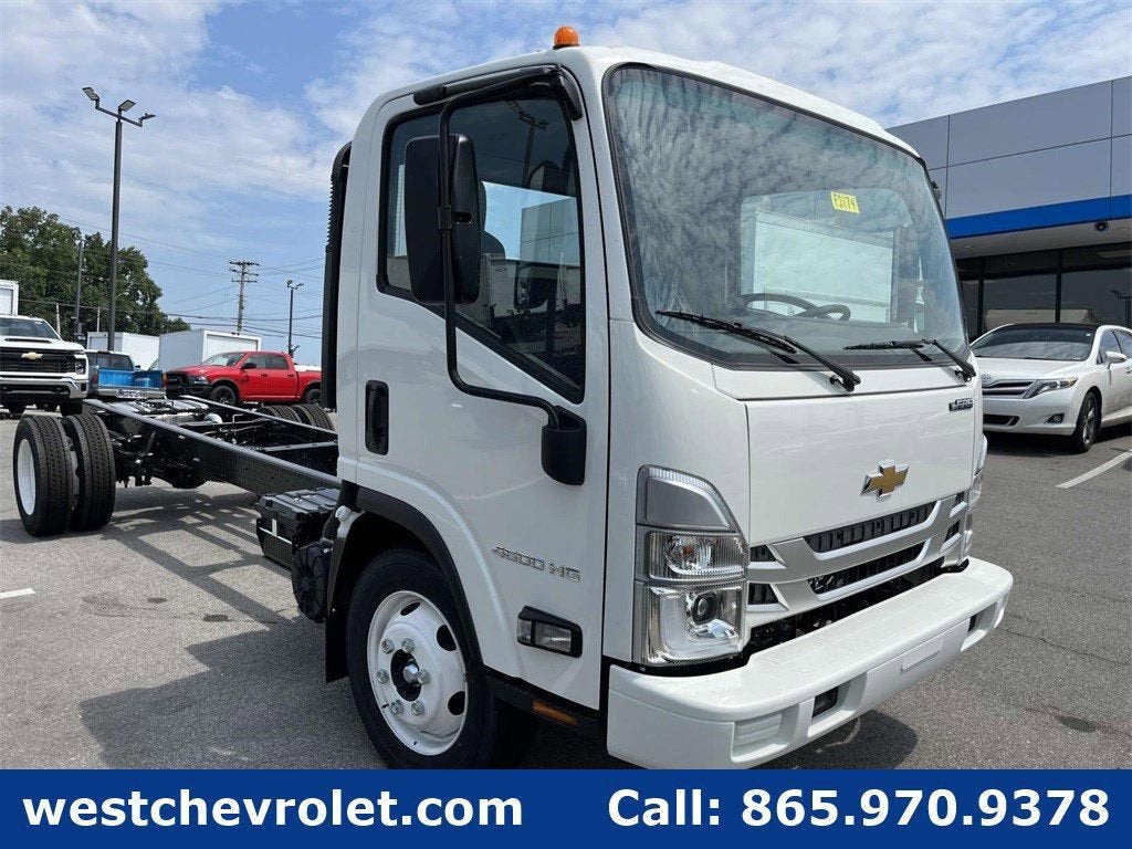 2025 Chevrolet Low Cab Forward 4500 Base