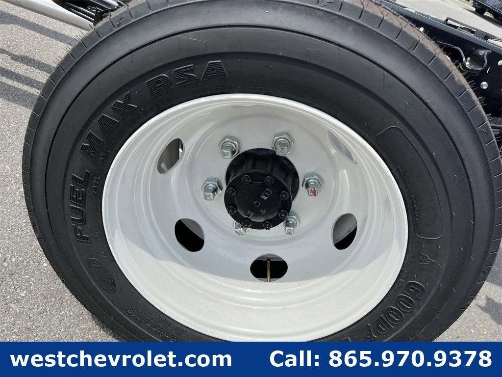 2025 Chevrolet Low Cab Forward 4500 Base