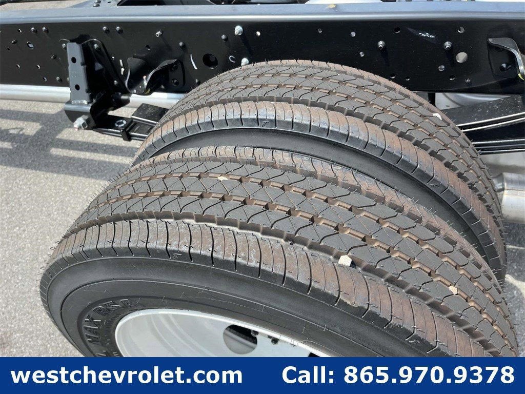 2025 Chevrolet Low Cab Forward 4500 Base