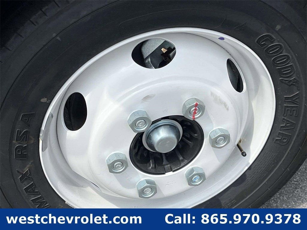 2025 Chevrolet Low Cab Forward 4500 Base