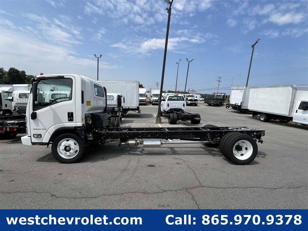 2025 Chevrolet Low Cab Forward 4500 Base