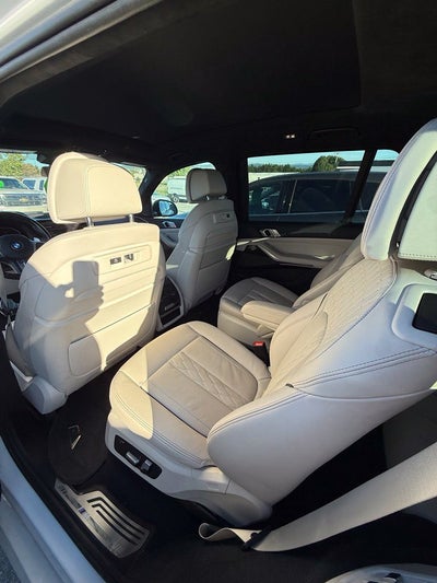 2022 BMW X7 M50i