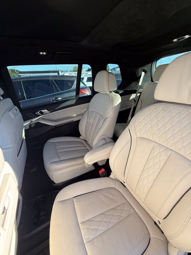 2022 BMW X7 M50i