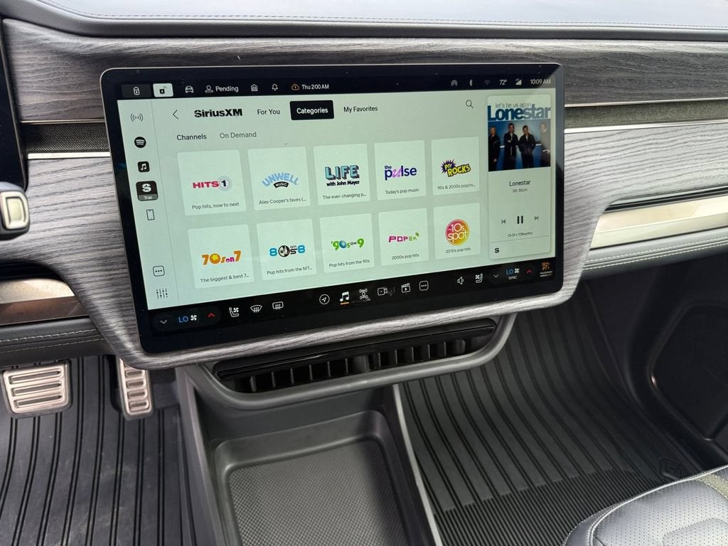 2022 RIVIAN R1T Adventure Package