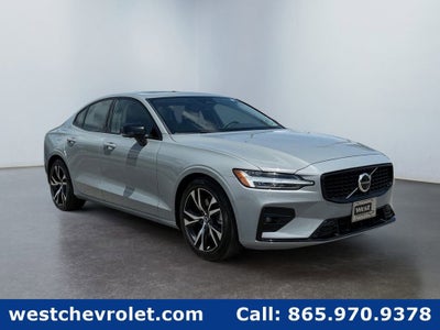 2024 Volvo S60 Plus Dark Theme