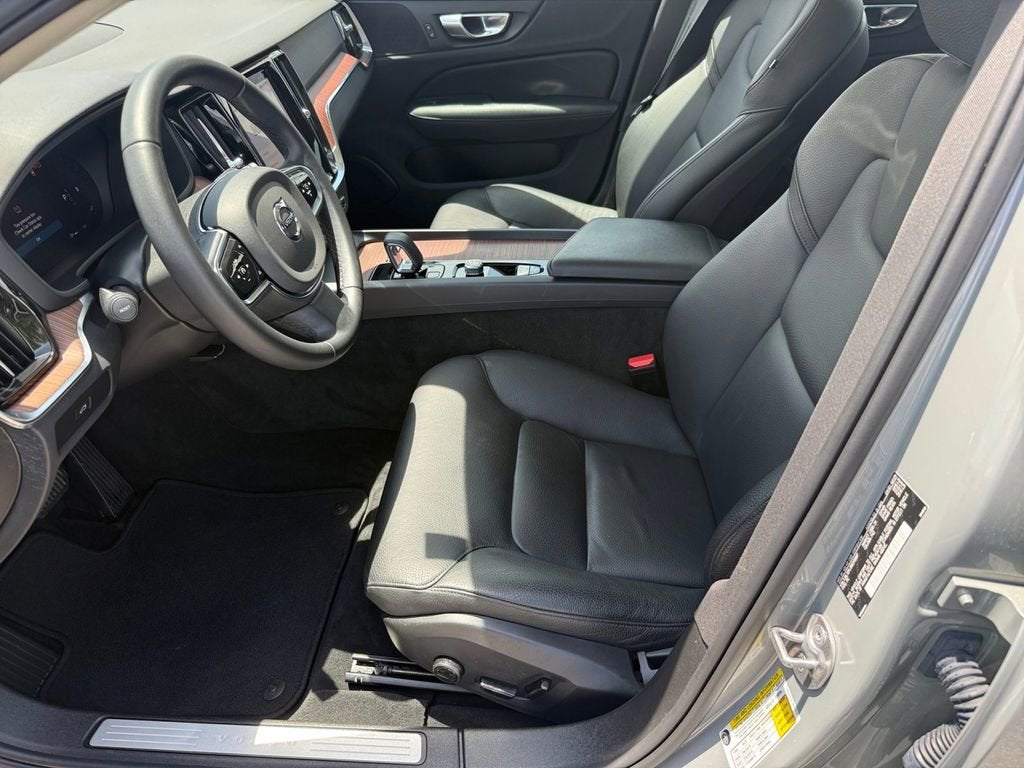 2024 Volvo S60 Plus Dark Theme