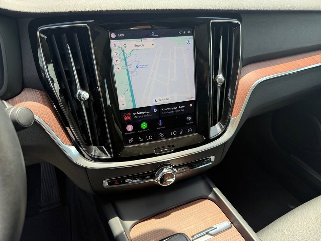 2024 Volvo S60 Plus Dark Theme