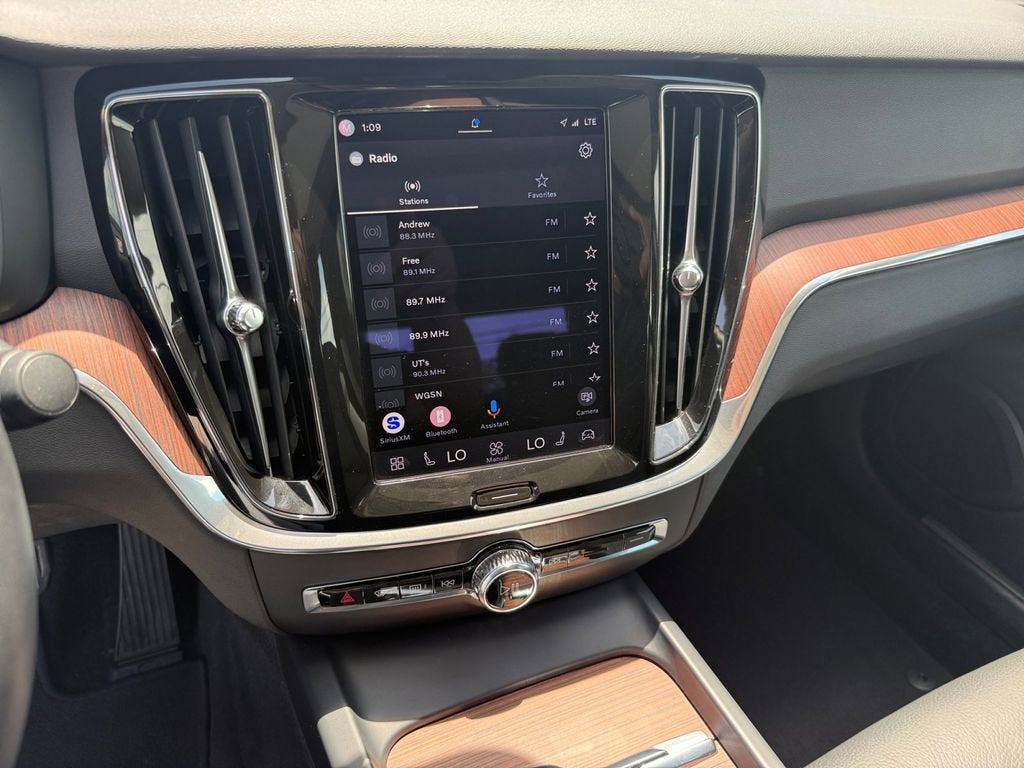 2024 Volvo S60 Plus Dark Theme