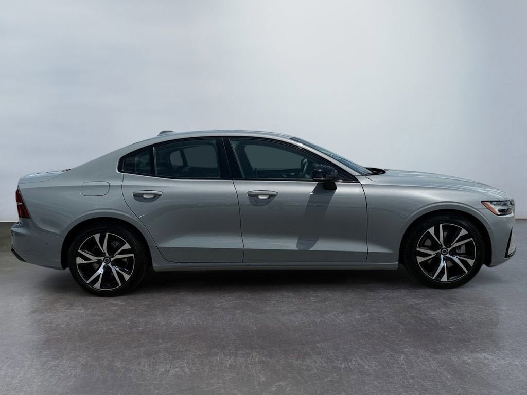 2024 Volvo S60 Plus Dark Theme