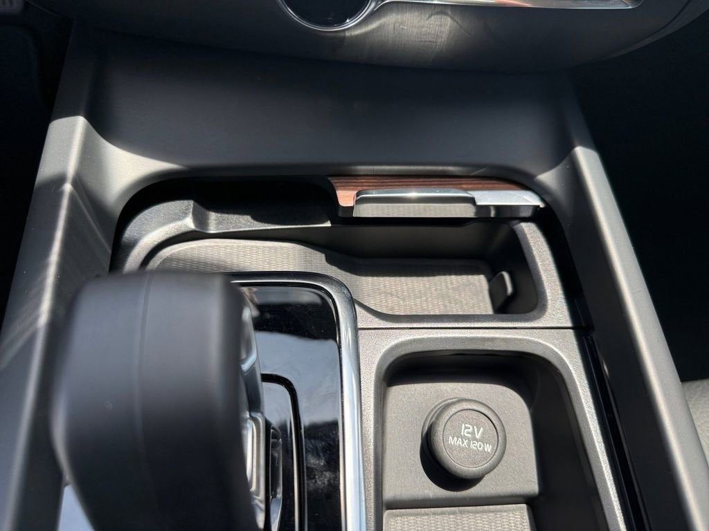 2024 Volvo S60 Plus Dark Theme
