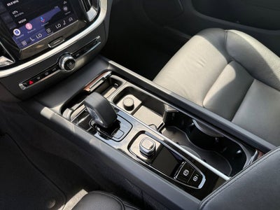 2024 Volvo S60 Plus Dark Theme