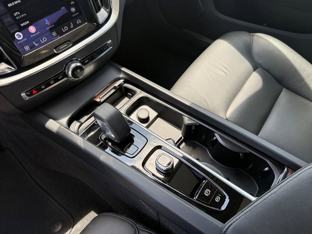 2024 Volvo S60 Plus Dark Theme