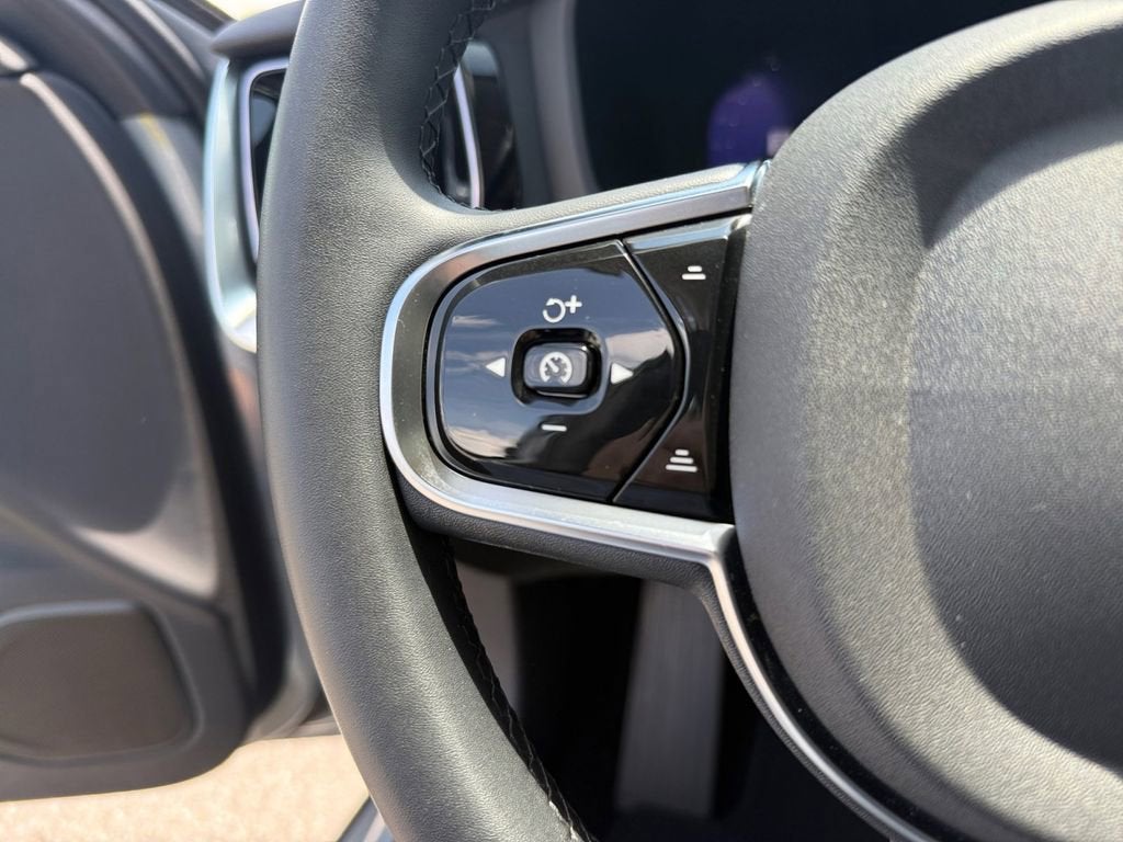 2024 Volvo S60 Plus Dark Theme
