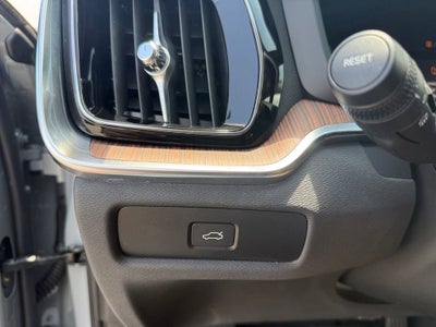 2024 Volvo S60 Plus Dark Theme