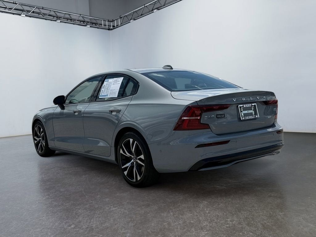 2024 Volvo S60 Plus Dark Theme
