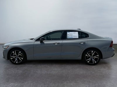 2024 Volvo S60 Plus Dark Theme