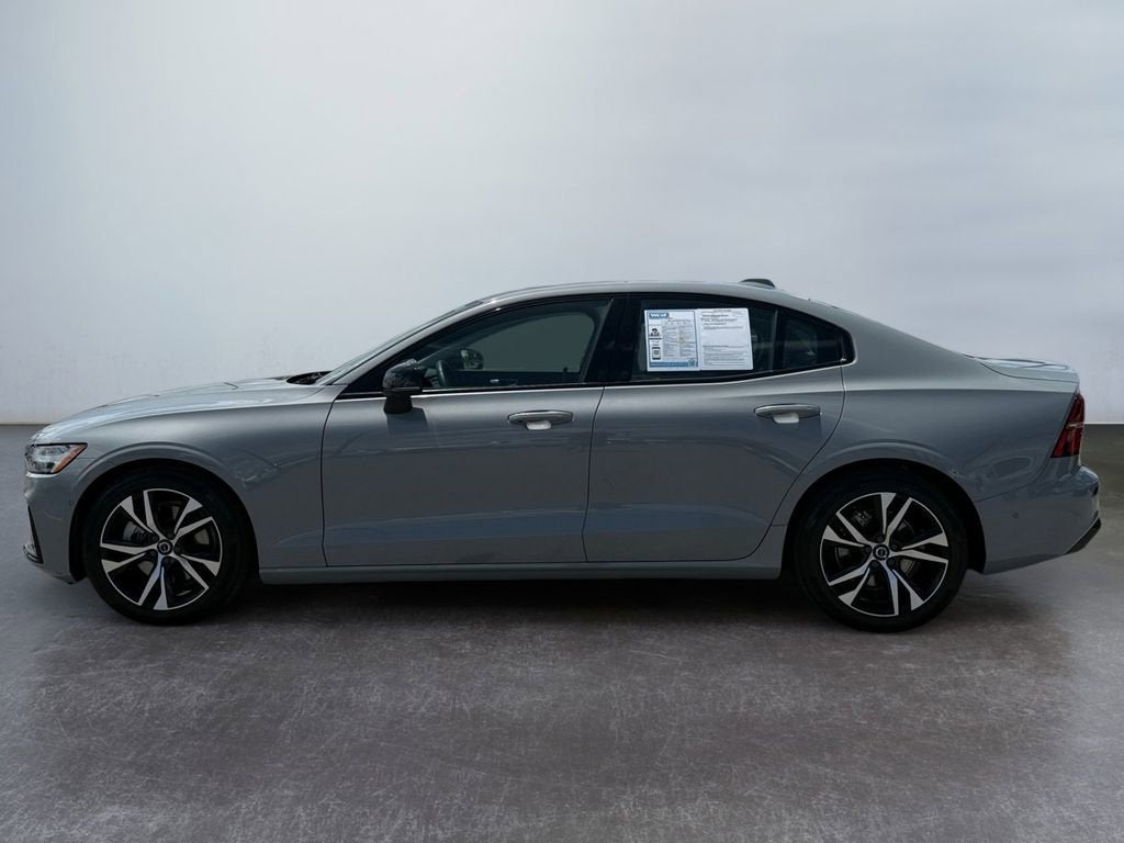 2024 Volvo S60 Plus Dark Theme