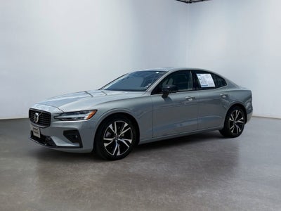 2024 Volvo S60 Plus Dark Theme