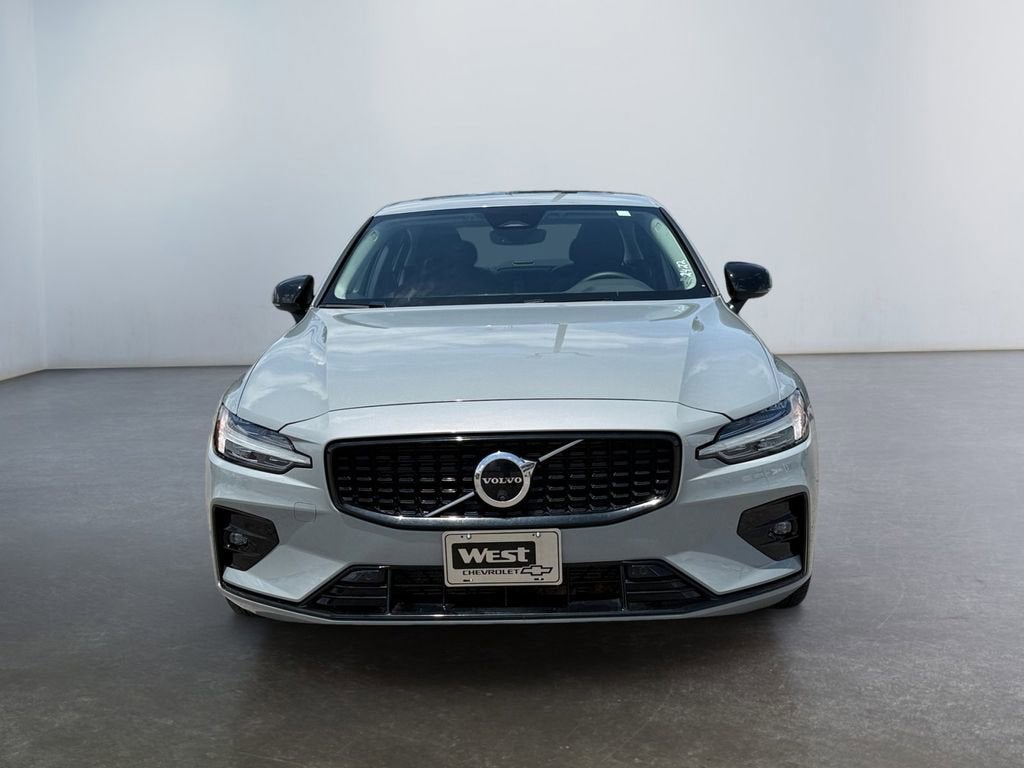 2024 Volvo S60 Plus Dark Theme