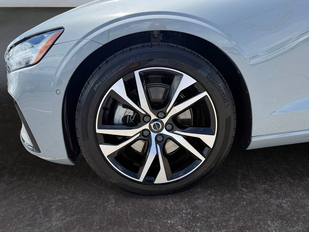 2024 Volvo S60 Plus Dark Theme