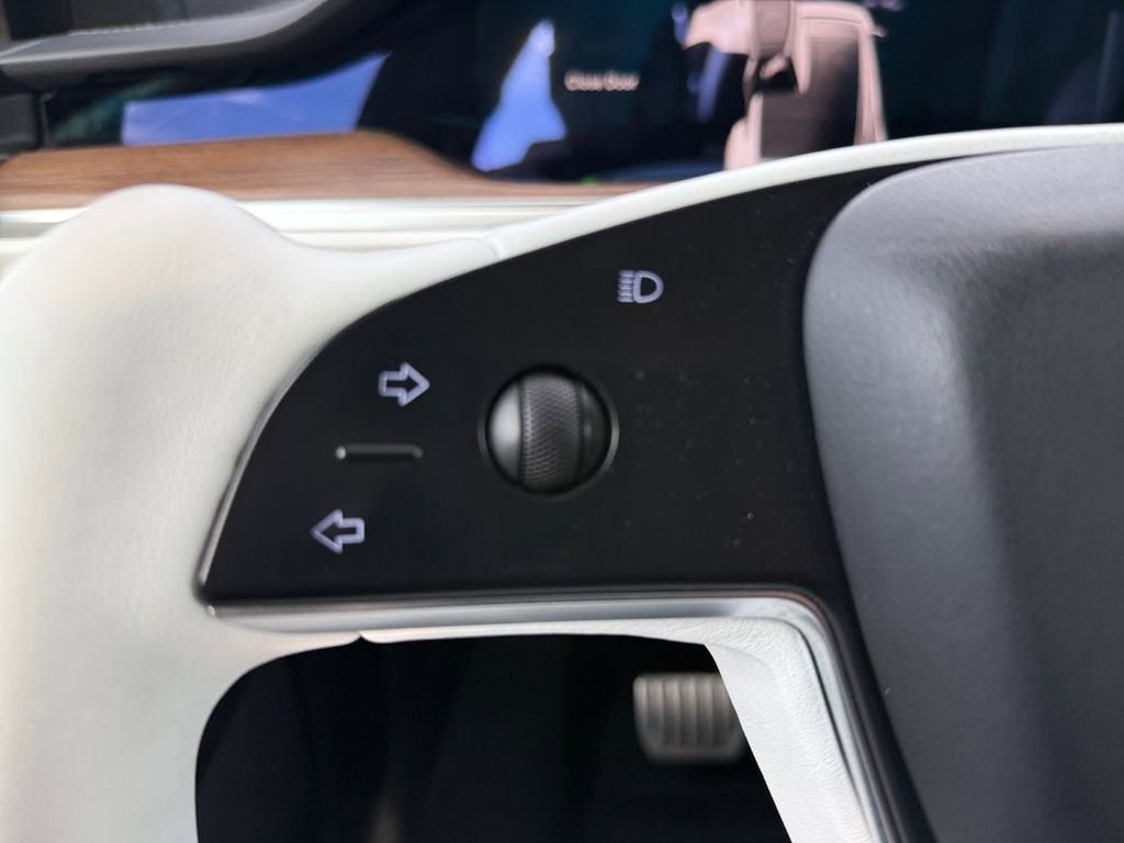 2022 Tesla Model X Base