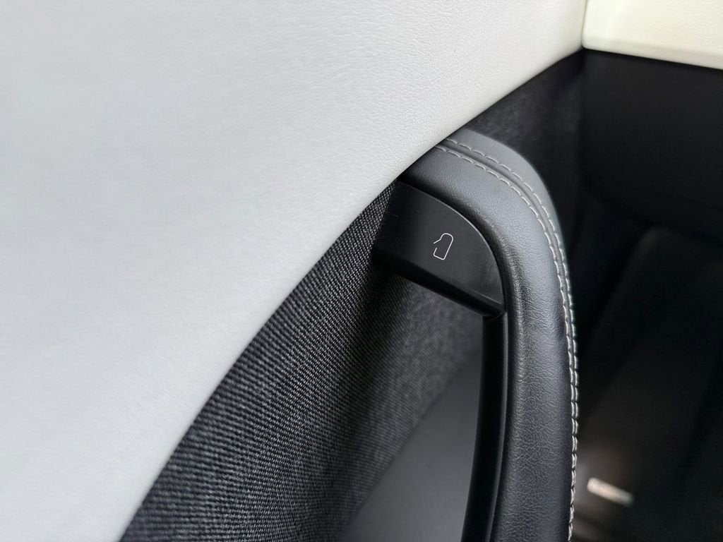 2022 Tesla Model X Base