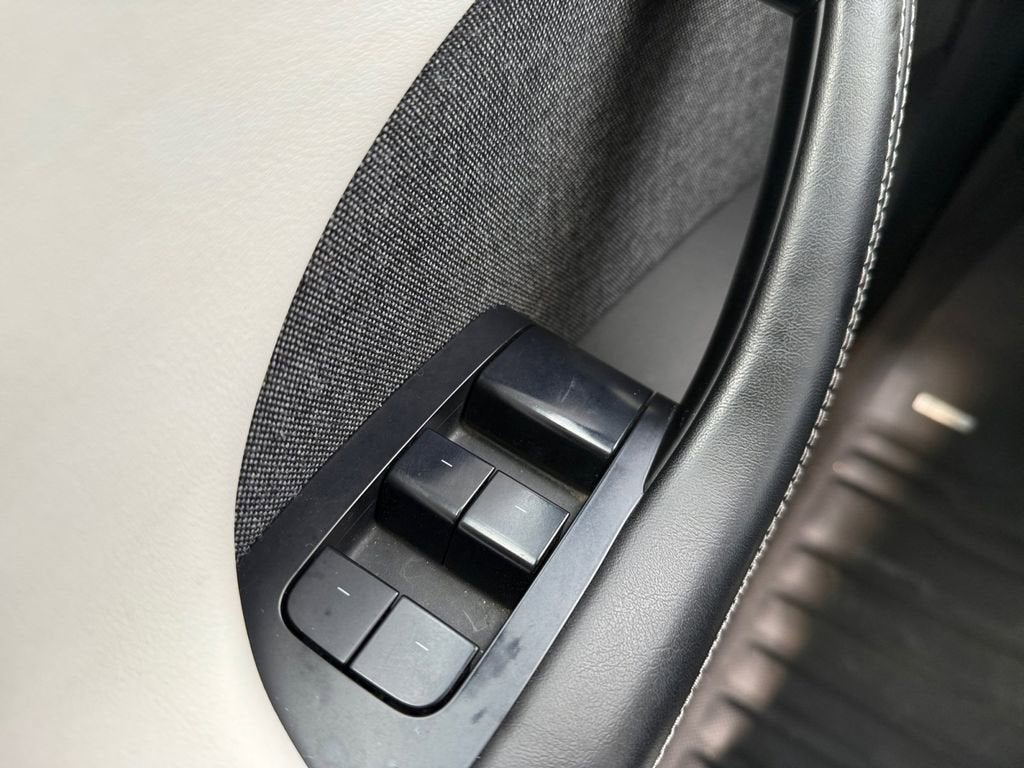 2022 Tesla Model X Base