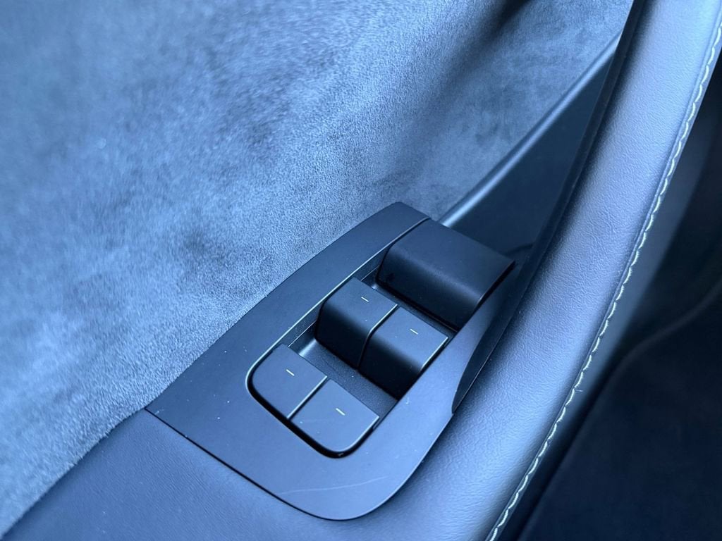 2024 Tesla Model Y Base