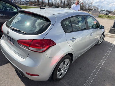 2016 Kia Forte 5-Door LX
