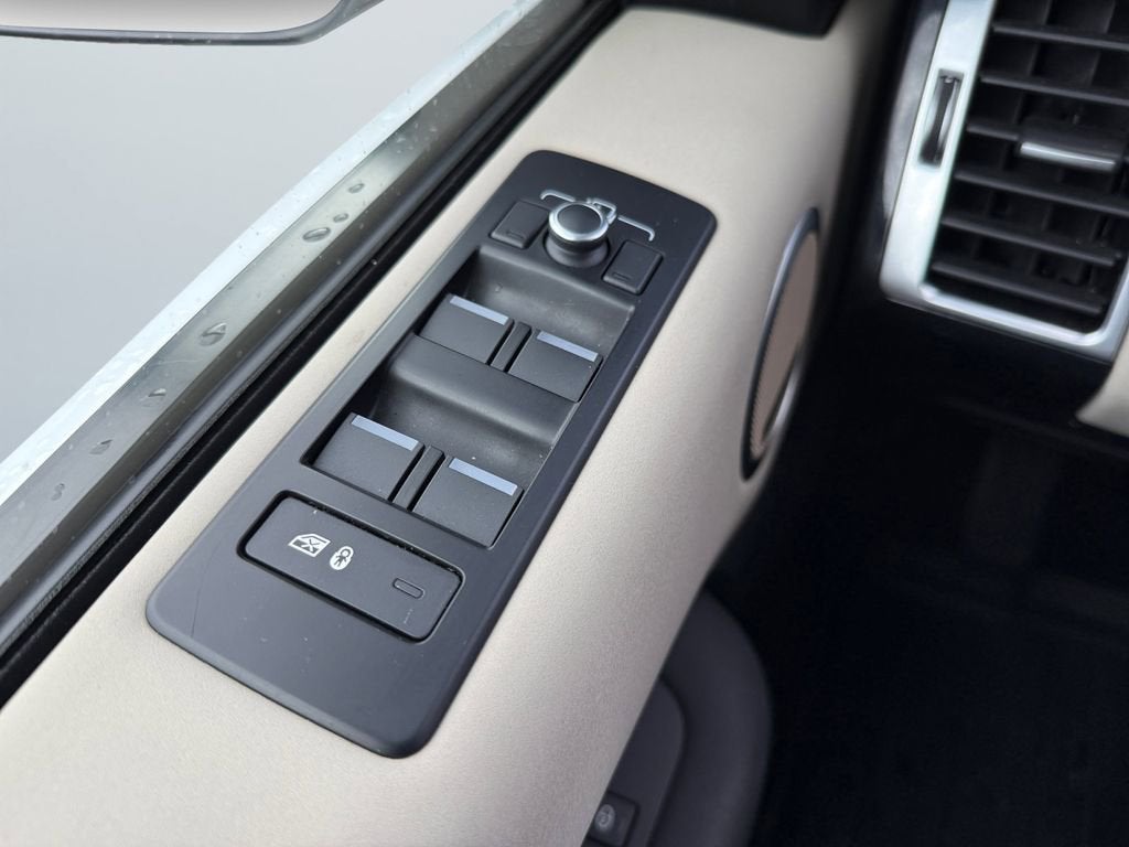 2020 Land Rover Discovery Landmark Edition