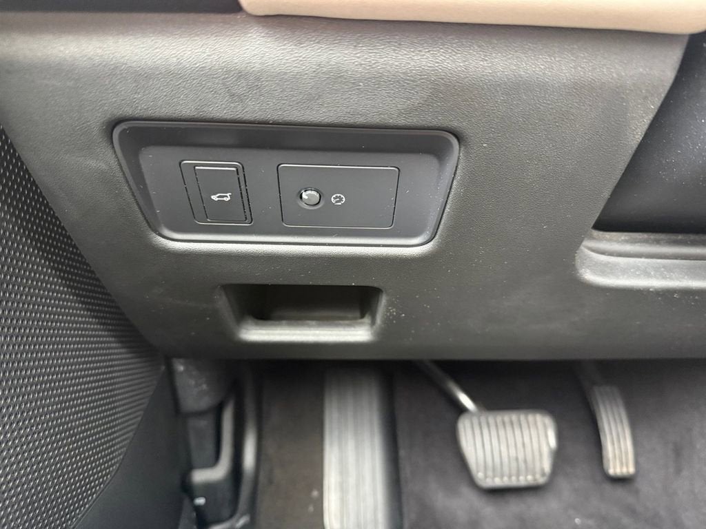 2020 Land Rover Discovery Landmark Edition