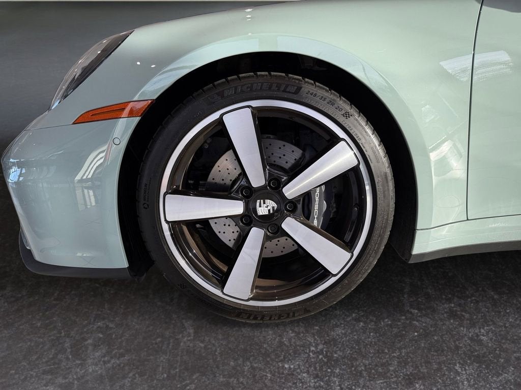 2025 Porsche 911 Carrera